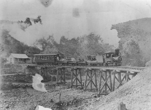 A train on the Irvinebank tramway crossing Gibbs Creek at Irvinebank in 1911